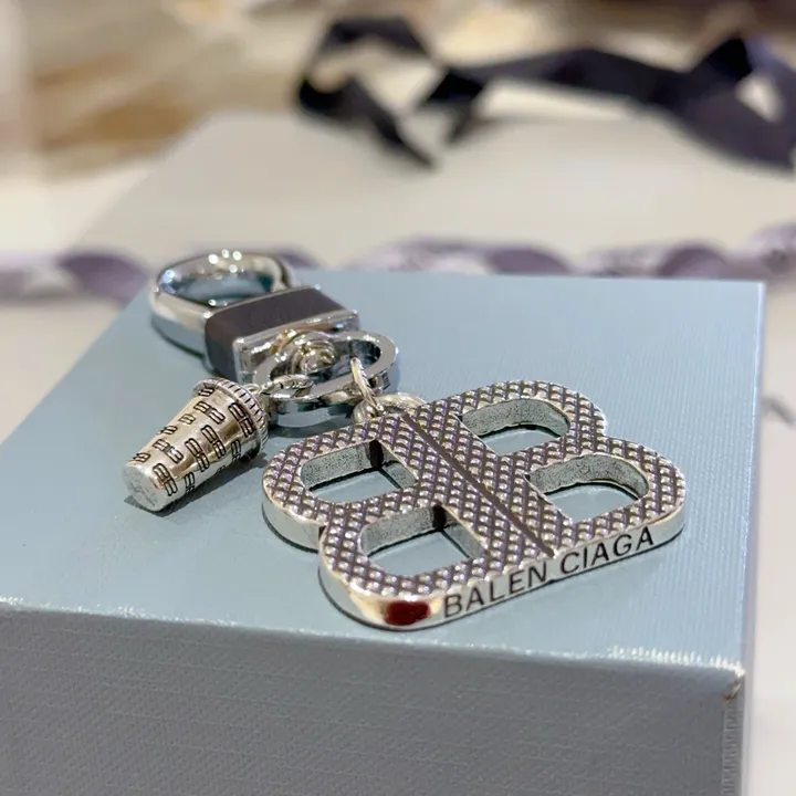 スーパーコピー バレンシアガ キーホルダー