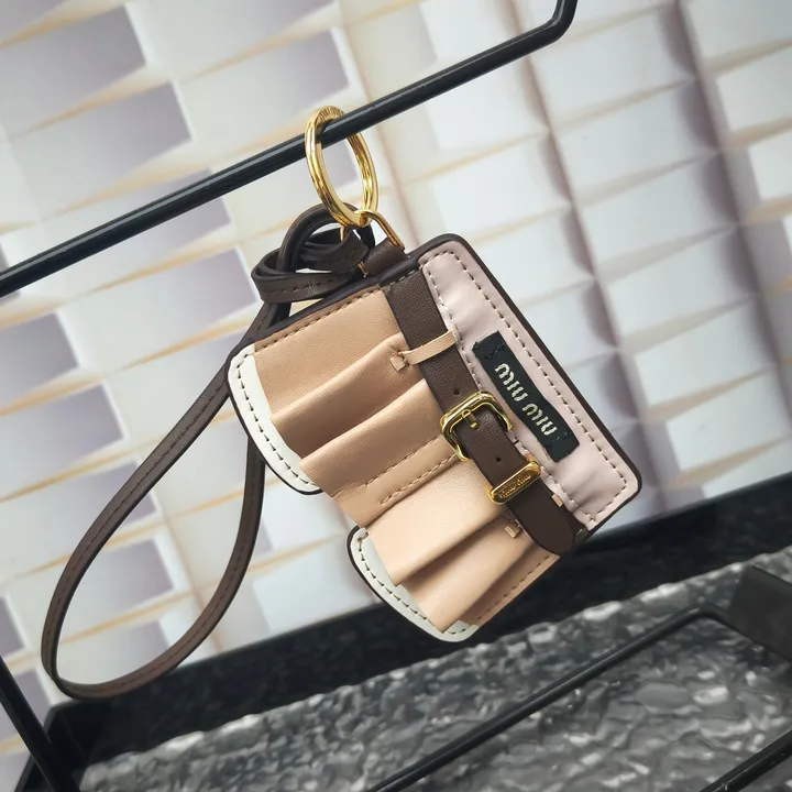 スーパーコピー ミュウミュウ キーホルダー