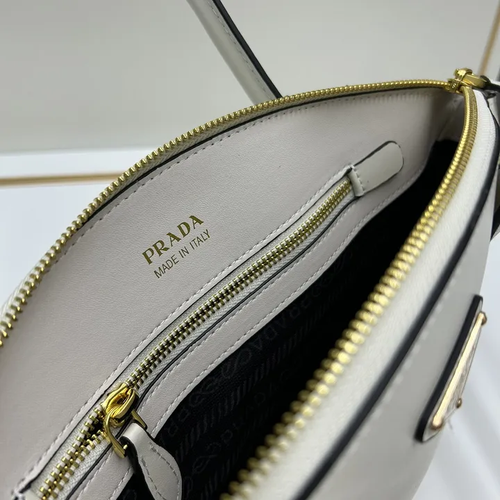 スーパーコピー プラダ キーホルダー