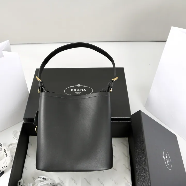 スーパーコピー プラダ キーホルダー