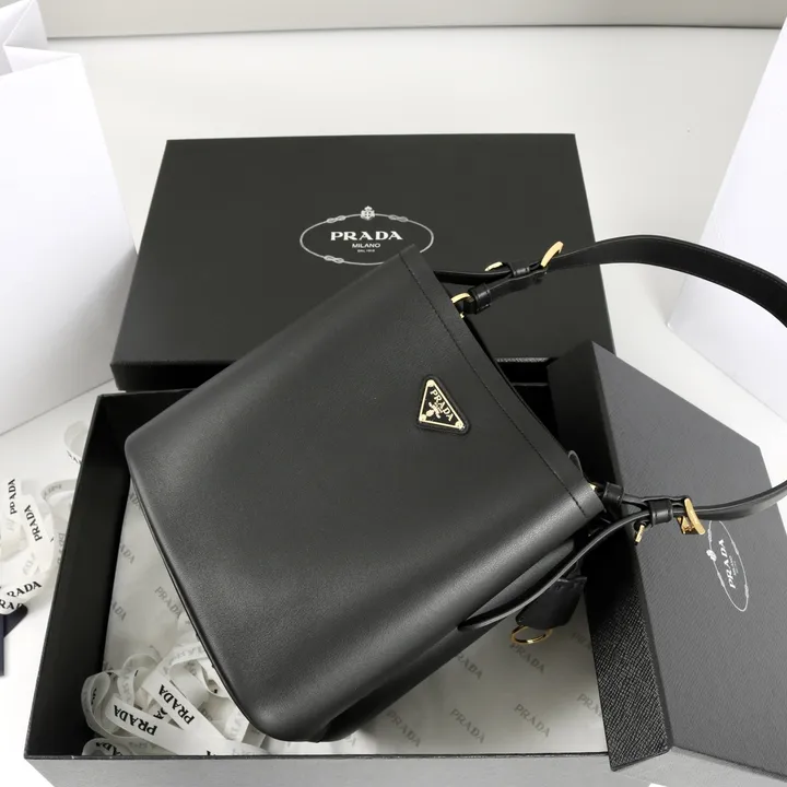 スーパーコピー プラダ キーホルダー