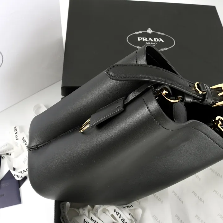 スーパーコピー プラダ キーホルダー