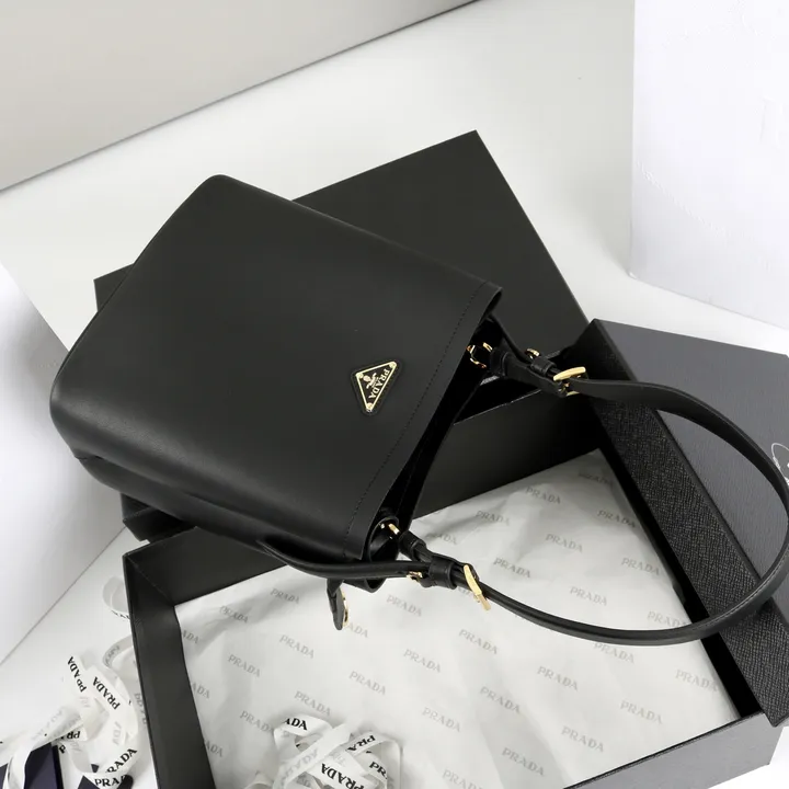 スーパーコピー プラダ キーホルダー