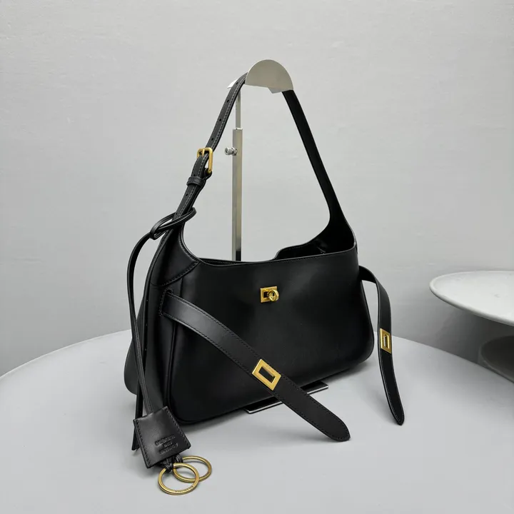 スーパーコピー バレンシアガ キーホルダー