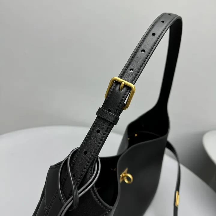 スーパーコピー バレンシアガ キーホルダー