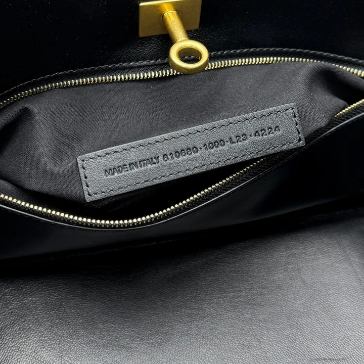 スーパーコピー バレンシアガ キーホルダー