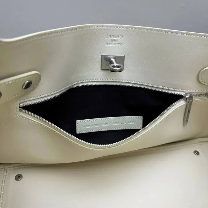 スーパーコピー バレンシアガ キーホルダー