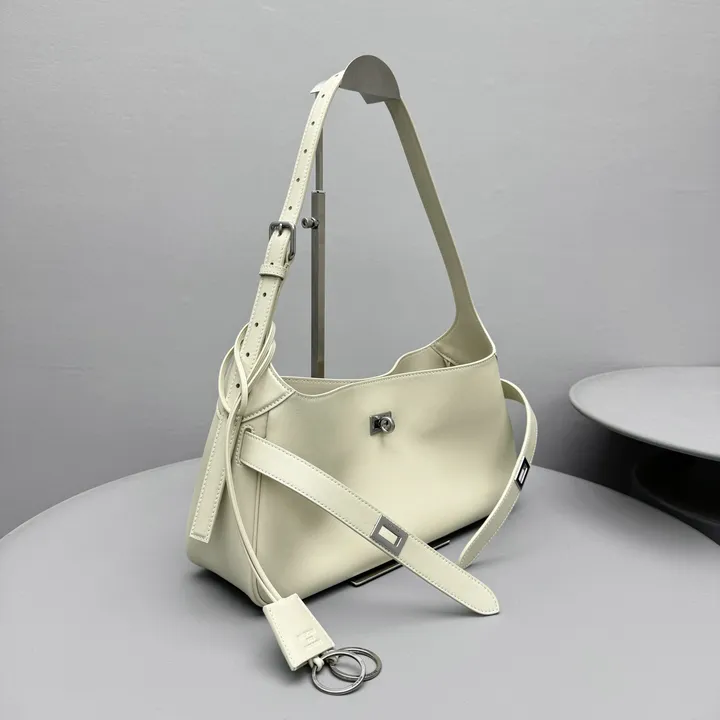 スーパーコピー バレンシアガ キーホルダー