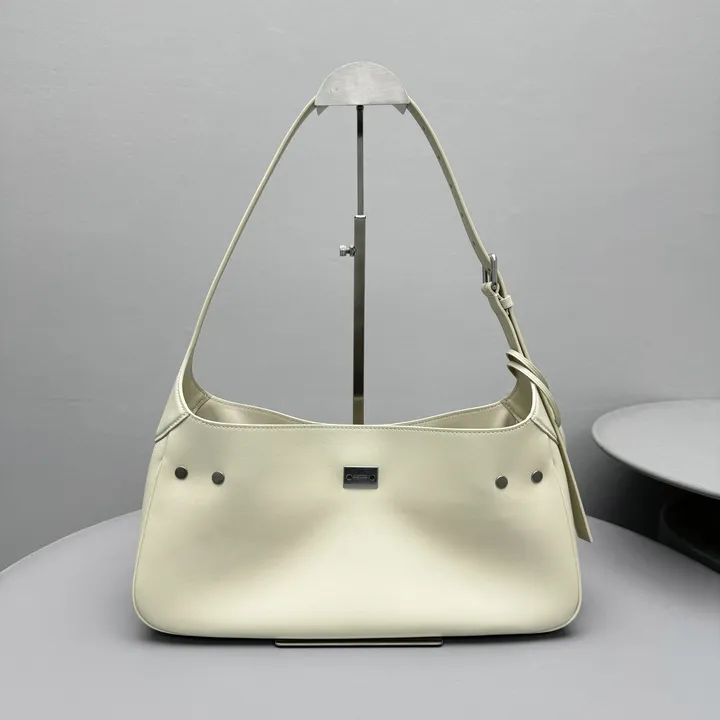 スーパーコピー バレンシアガ キーホルダー