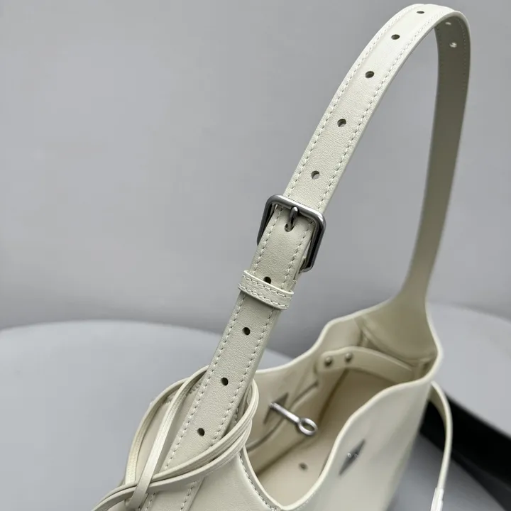 スーパーコピー バレンシアガ キーホルダー