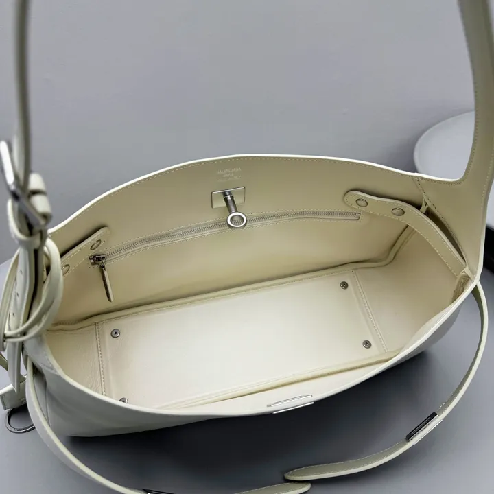 スーパーコピー バレンシアガ キーホルダー