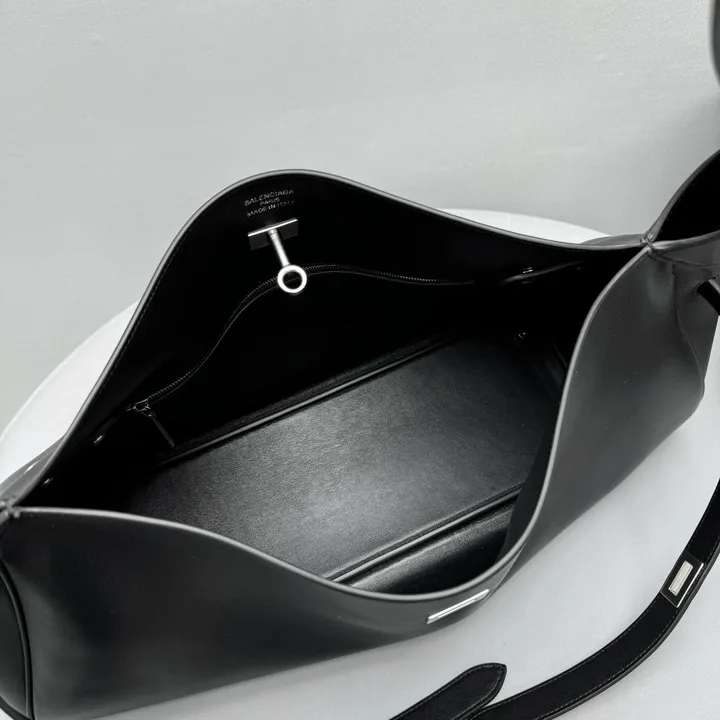 スーパーコピー バレンシアガ キーホルダー