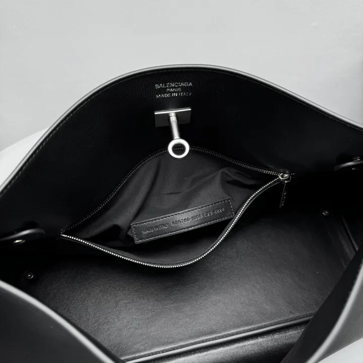 スーパーコピー バレンシアガ キーホルダー