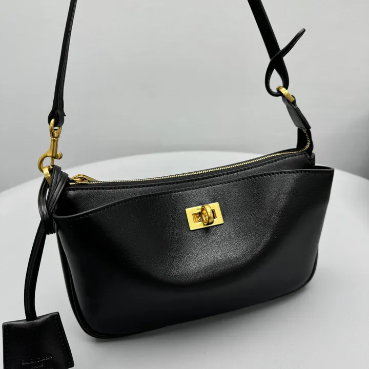 スーパーコピー バレンシアガ キーホルダー