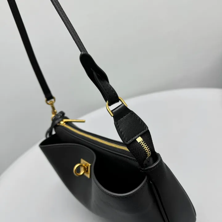 スーパーコピー バレンシアガ キーホルダー