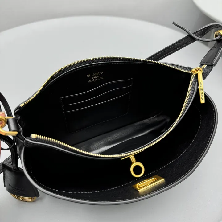 スーパーコピー バレンシアガ キーホルダー