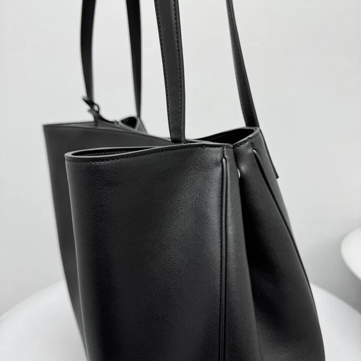 スーパーコピー バレンシアガ キーホルダー