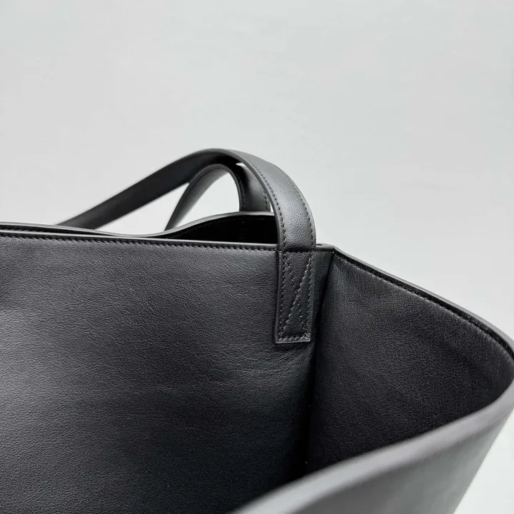 スーパーコピー バレンシアガ キーホルダー