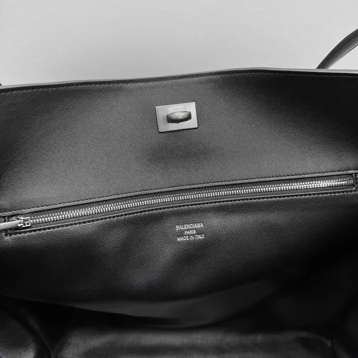 スーパーコピー バレンシアガ キーホルダー