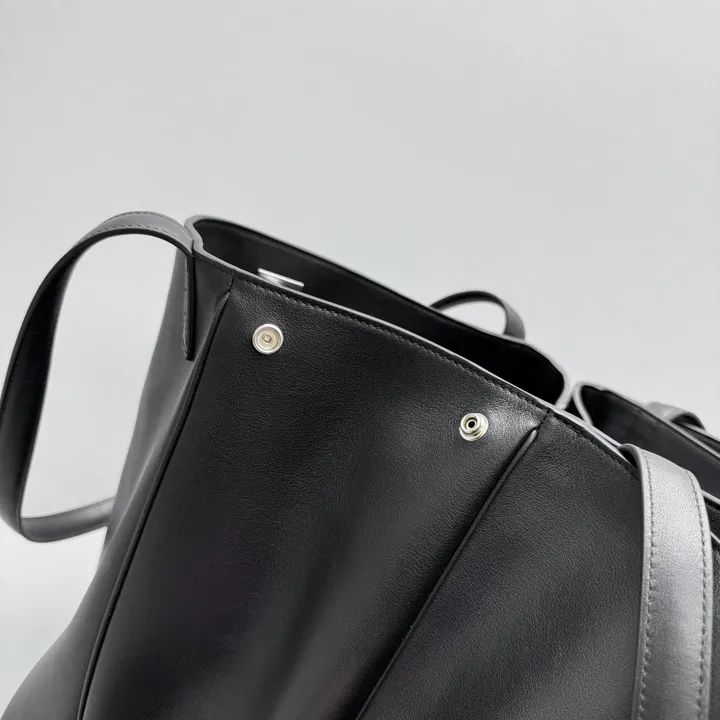 スーパーコピー バレンシアガ キーホルダー