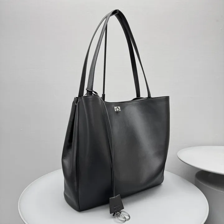 スーパーコピー バレンシアガ キーホルダー