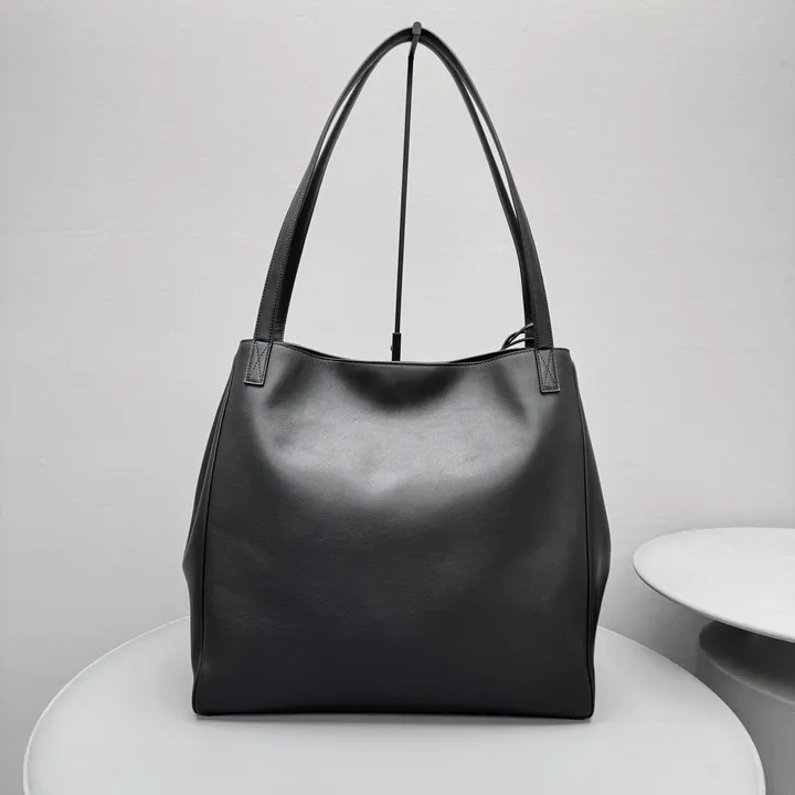 スーパーコピー バレンシアガ キーホルダー