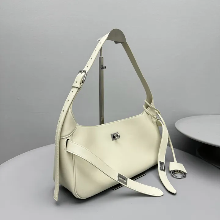 スーパーコピー バレンシアガ キーホルダー