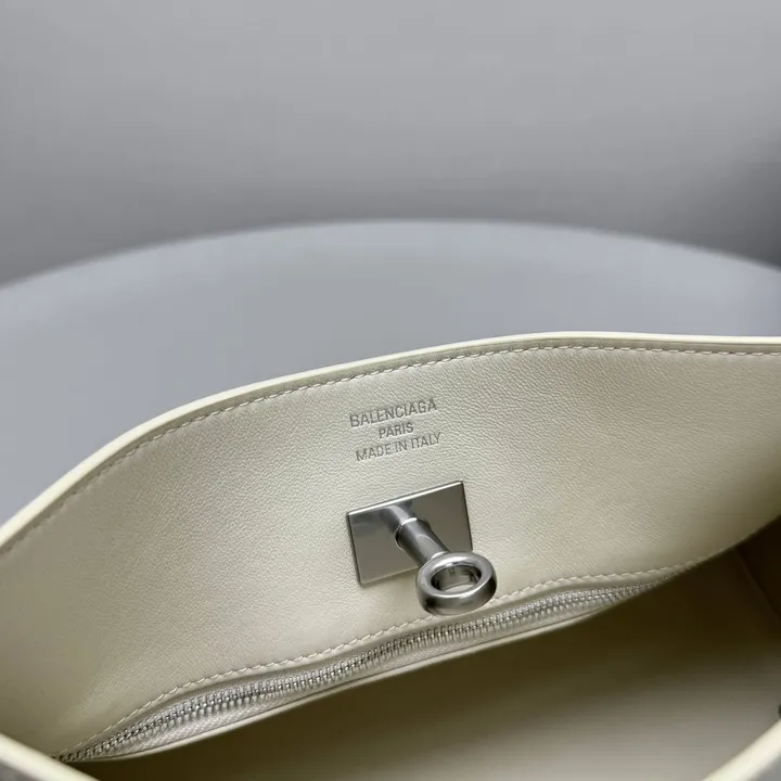 スーパーコピー バレンシアガ キーホルダー