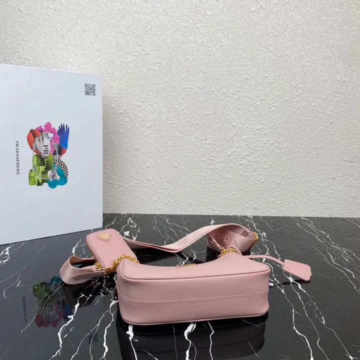 スーパーコピー プラダ キーホルダー