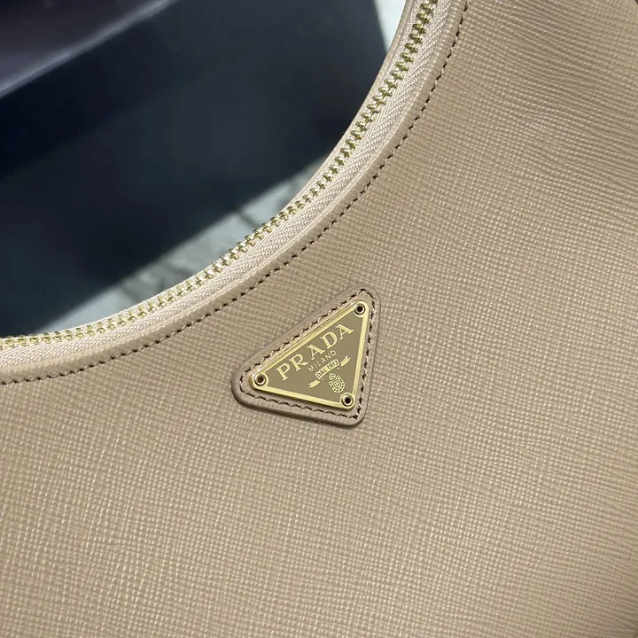 スーパーコピー バレンシアガ キーホルダー