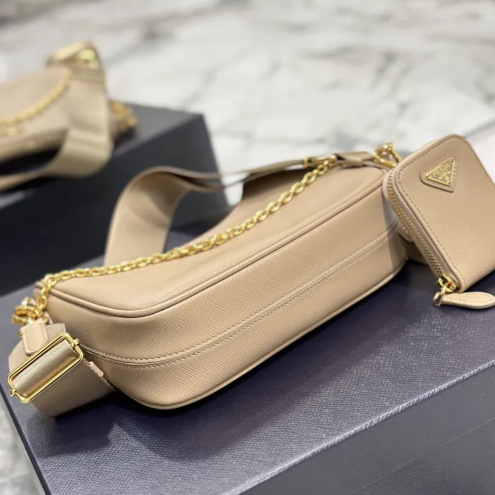 スーパーコピー バレンシアガ キーホルダー