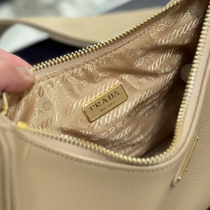 スーパーコピー バレンシアガ キーホルダー