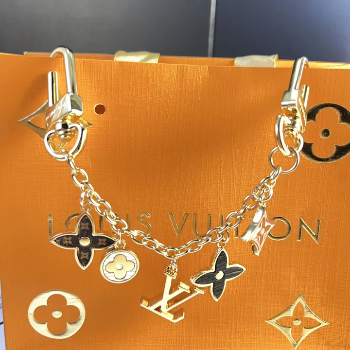 スーパーコピー ルイヴィトン キーホルダー