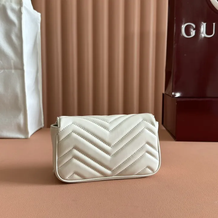 スーパーコピー ルイヴィトン キーホルダー