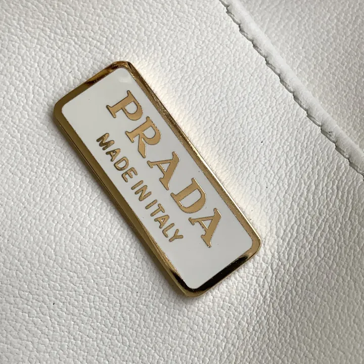 スーパーコピー プラダ キーホルダー