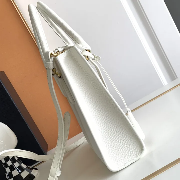 スーパーコピー プラダ キーホルダー