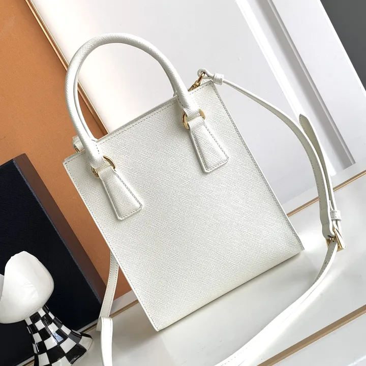 スーパーコピー プラダ キーホルダー