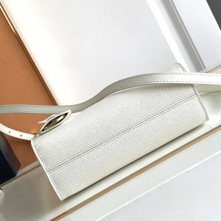 スーパーコピー プラダ キーホルダー