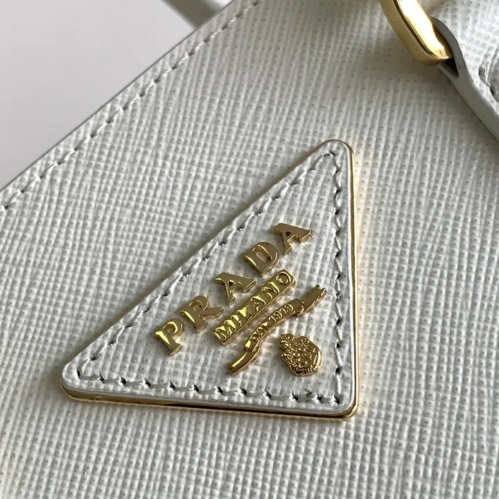 スーパーコピー プラダ キーホルダー