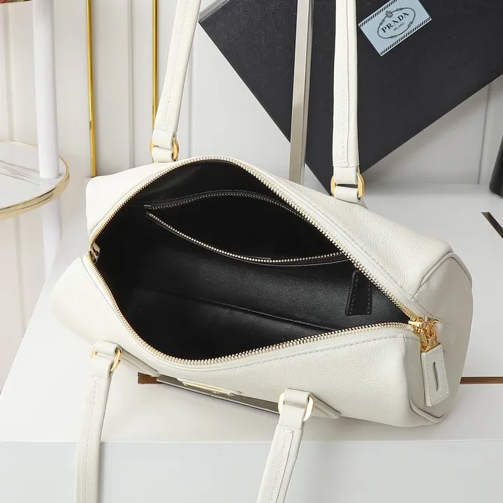 スーパーコピー プラダ キーホルダー