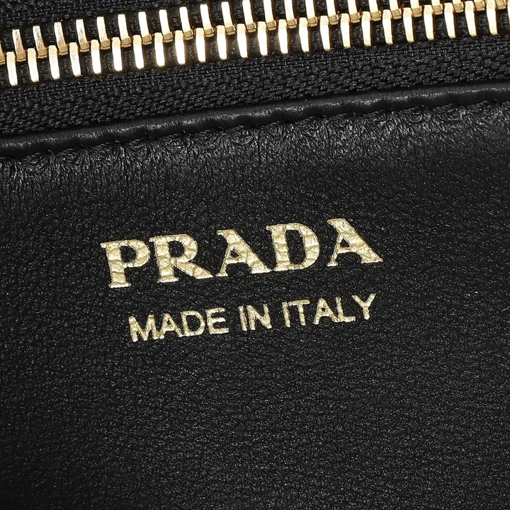 スーパーコピー プラダ キーホルダー