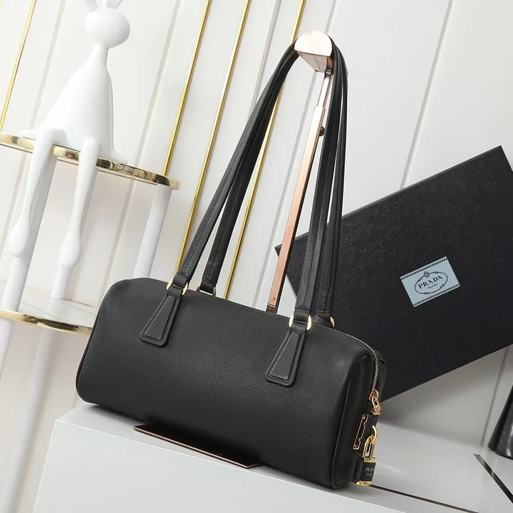 スーパーコピー プラダ キーホルダー