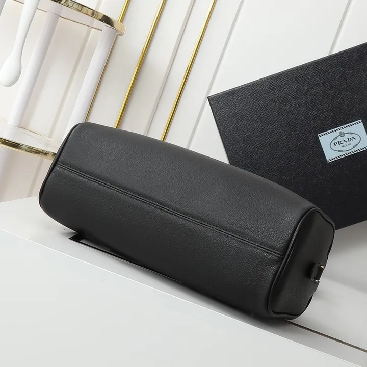 スーパーコピー プラダ キーホルダー