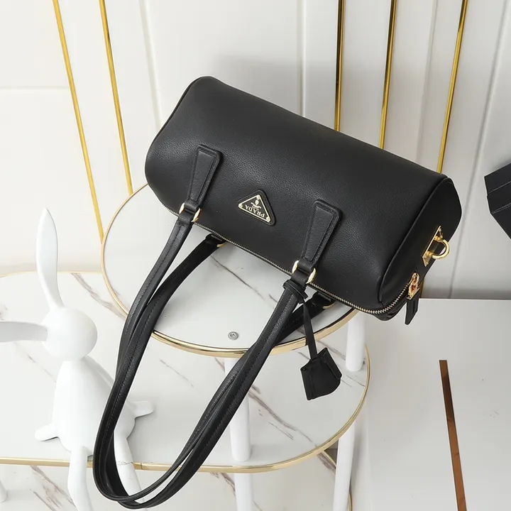 スーパーコピー プラダ キーホルダー