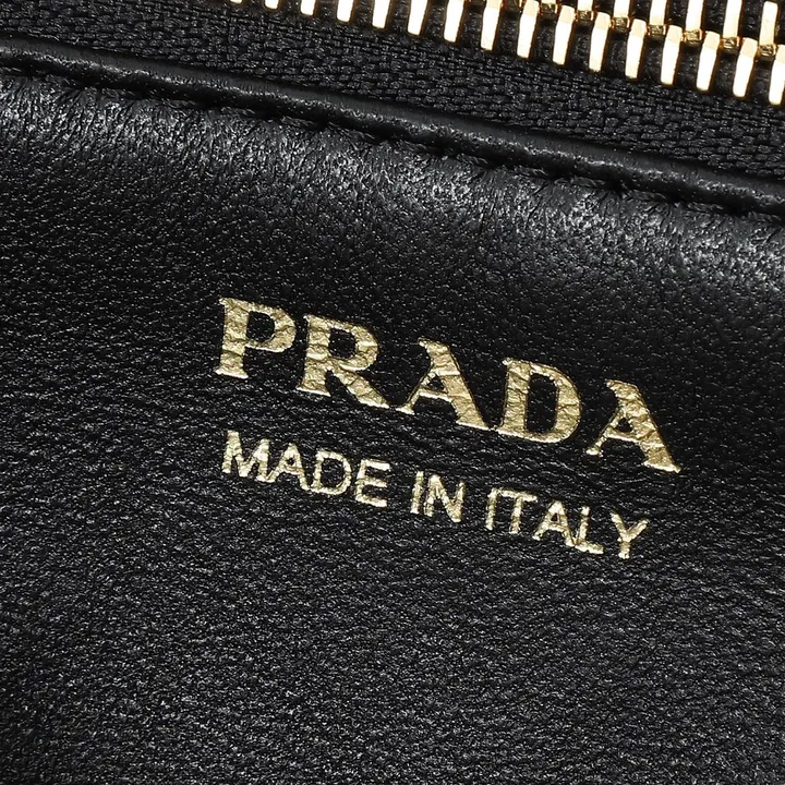 スーパーコピー プラダ キーホルダー