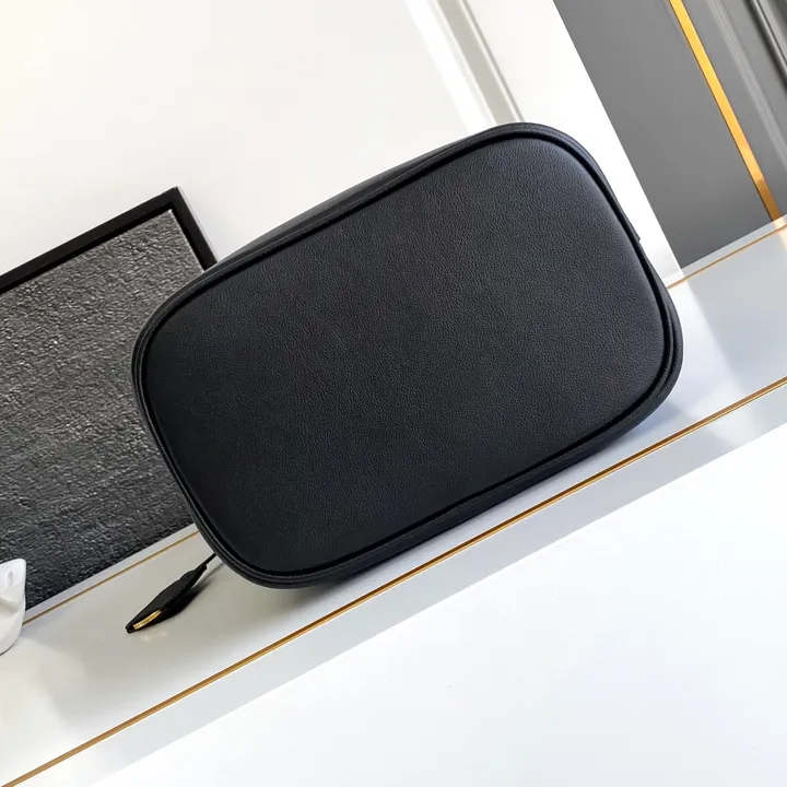 スーパーコピー プラダ キーホルダー