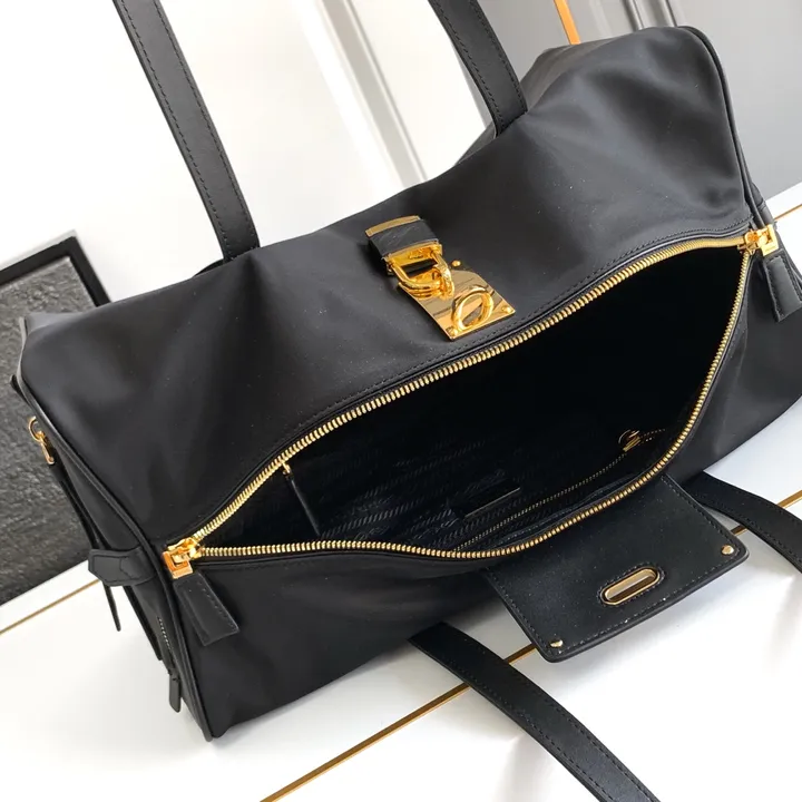 スーパーコピー プラダ キーホルダー