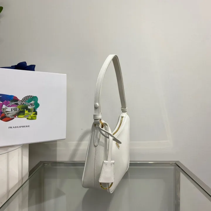 スーパーコピー プラダ キーホルダー