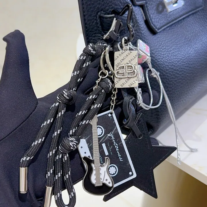 スーパーコピー バレンシアガ キーホルダー