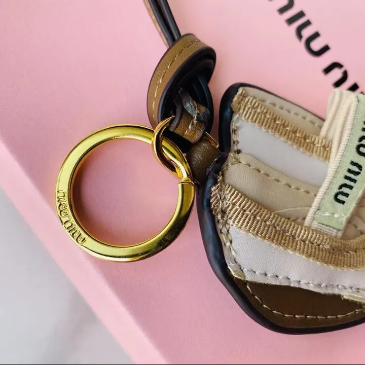 スーパーコピー ミュウミュウ キーホルダー